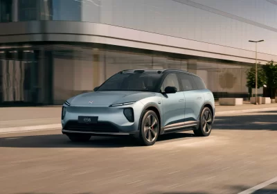 蔚来理想全对比：通往千亿美元的分岔路